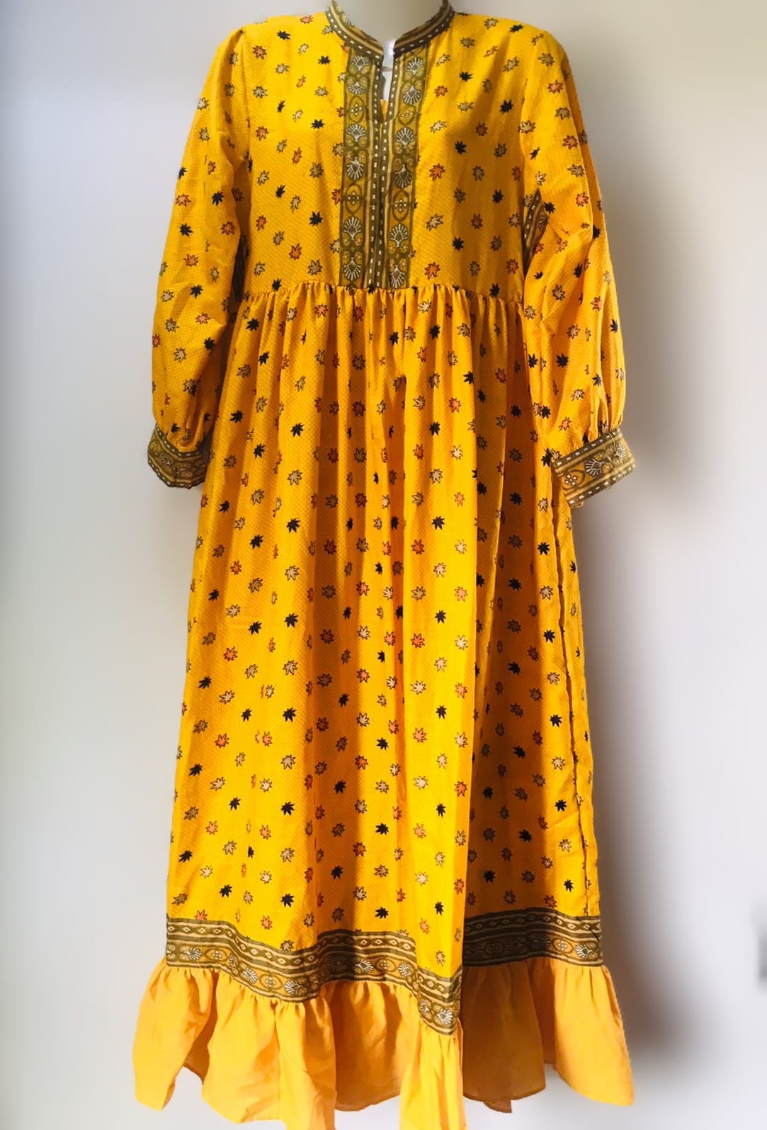 Elevate your warm weather wardrobe with our stunning lawn maxi dress! On 25% discount